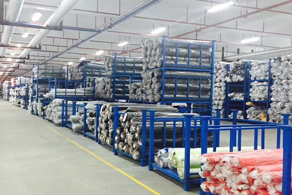 Use racks de empilhamento para resolver problemas de armazenamento na indústria têxtil